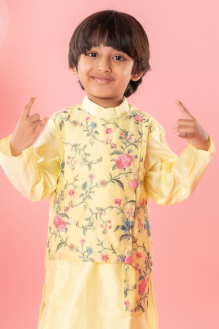 Yellow Pure Chanderi Silk & Cotton Silk Floral Embroidered Kurta Set For Boys by Kirti Agarwal Pret n Couture at Pernia's Pop Up Shop