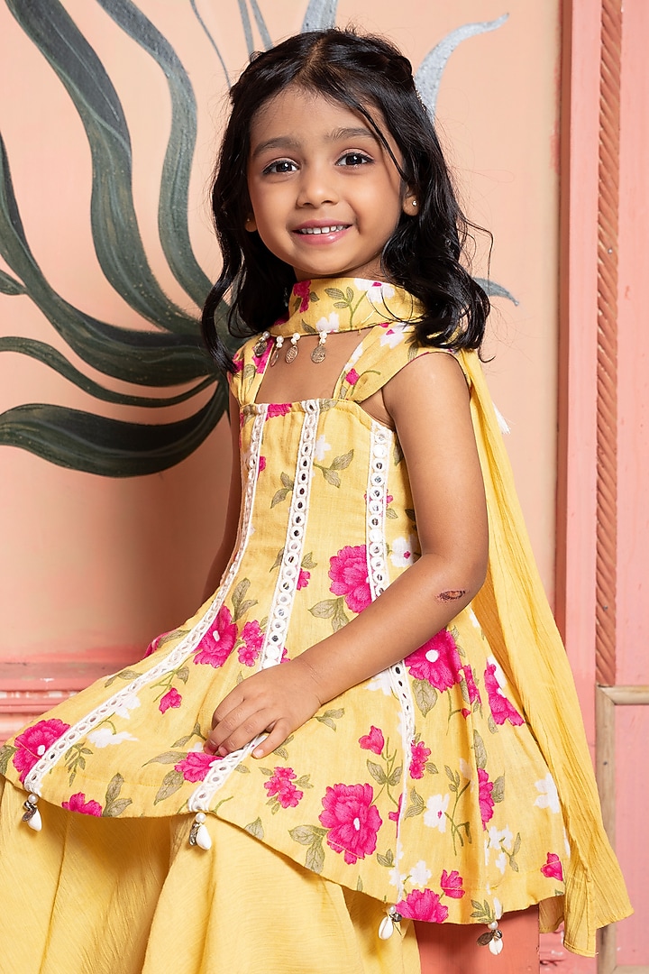 Yellow Pure Linen Printed & Embroidered Kurta Set by Kirti Agarwal Pret n Couture at Pernia's Pop Up Shop