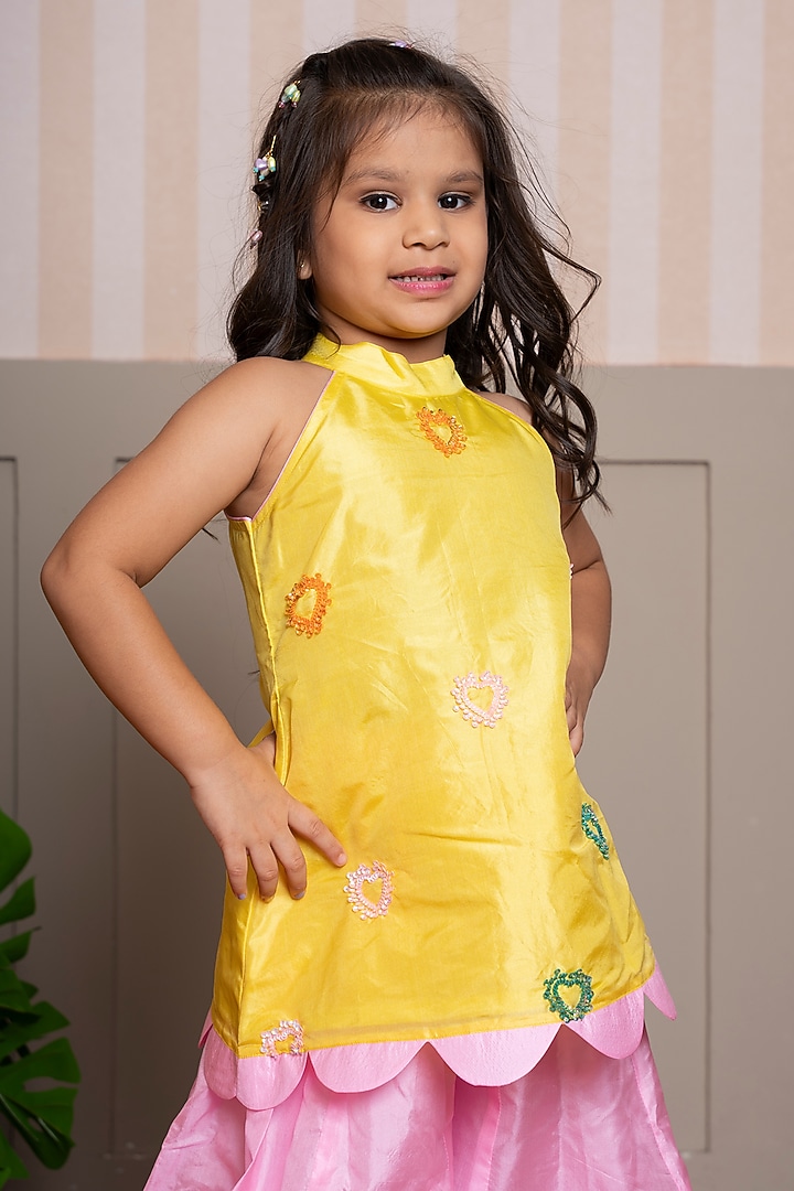 Yellow & Pink Pure Silk Floral Embroidered Kurta Set by Kirti Agarwal Pret n Couture at Pernia's Pop Up Shop