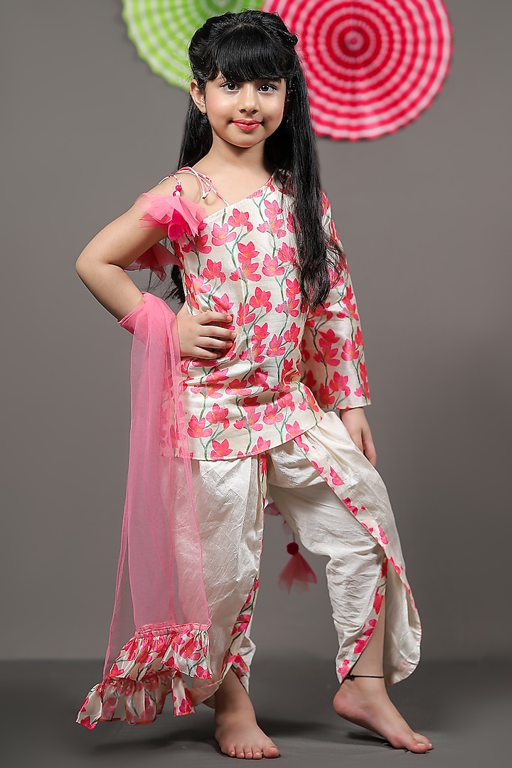 Pink & Beige Floral Printed Kurta Set For Girls by  Kirti Agarwal Pret n Couture at Pernia's Pop Up Shop