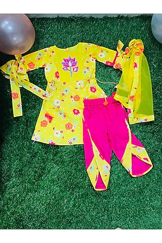 Pink & Yellow Floral Printed Kurta Set For Girls by Kirti Agarwal Pret n Couture