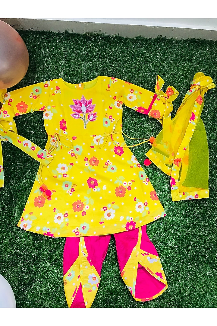 Pink & Yellow Floral Printed Kurta Set For Girls by Kirti Agarwal Pret n Couture at Pernia's Pop Up Shop
