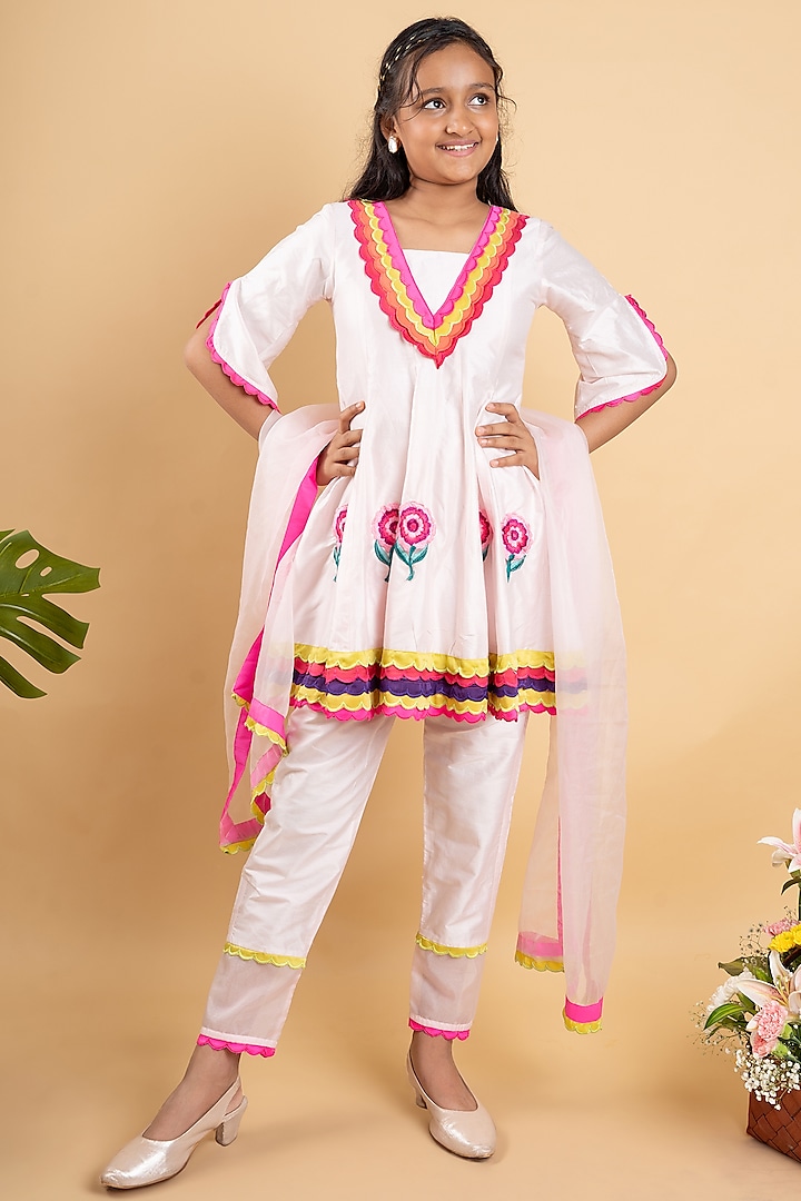 White Spun Silk Embroidered Kurta Set For Girls by  Kirti Agarwal Pret n Couture at Pernia's Pop Up Shop