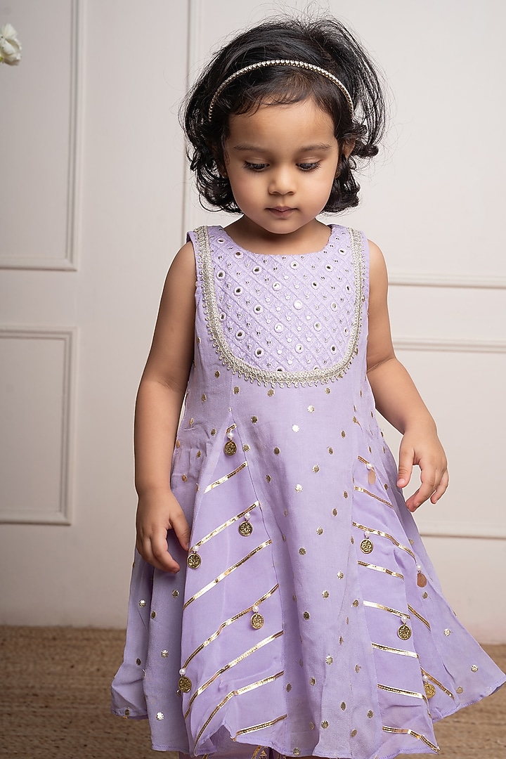 Lavender Georgette & Dola Silk Embroidered Kurta Set For Girls by Kirti Agarwal Pret n Couture at Pernia's Pop Up Shop