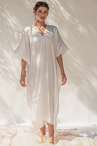 Pearl White Kaftan With Handcrafted Horse by KAPARDARA 