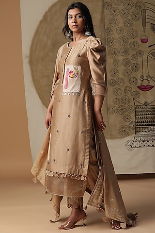 Beige Chanderi Silk Hand Painted Kurta Set by Arpita Sulakshana