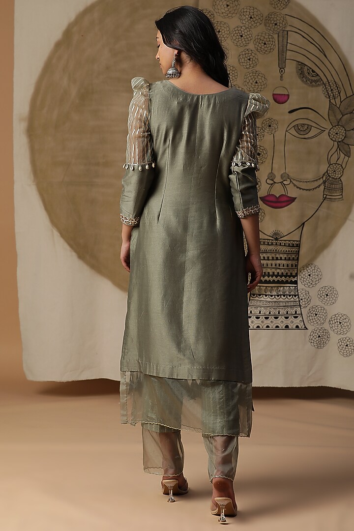 Olive Green Chanderi Silk Embroidered Kurta Set by Arpita Sulakshana at Pernia's Pop Up Shop