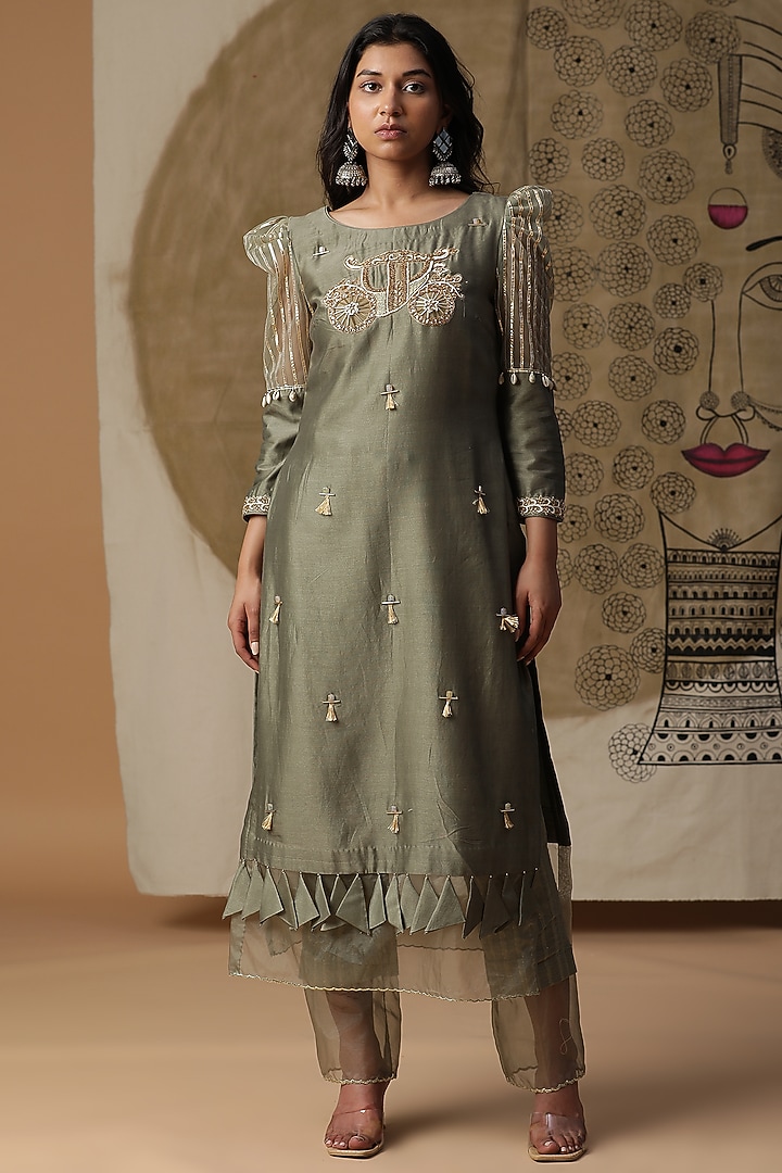 Olive Green Chanderi Silk Embroidered Kurta Set by Arpita Sulakshana at Pernia's Pop Up Shop