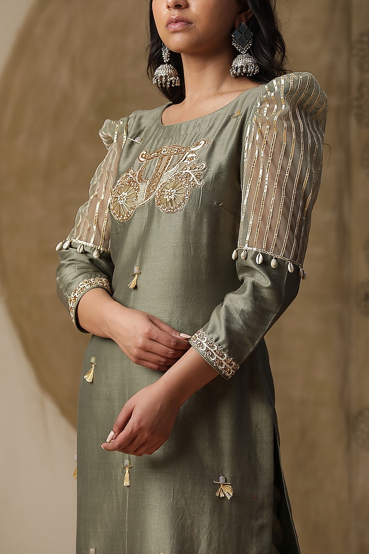 Olive Green Chanderi Silk Embroidered Kurta Set by Arpita Sulakshana at Pernia's Pop Up Shop