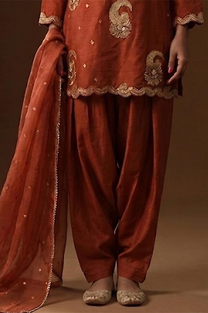 Burnt Orange Summer Silk Embellished Kurta Set by Arpita Sulakshana at Pernia's Pop Up Shop