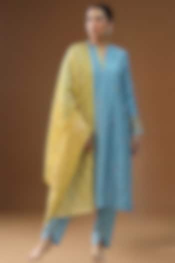 Phirozi Summer Silk Embellished Kurta Set by Arpita Sulakshana at Pernia's Pop Up Shop