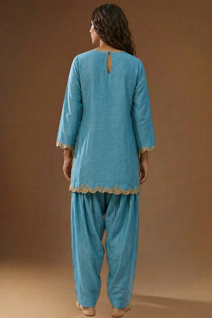 Phirozi Summer Silk Embellished Kurta Set by Arpita Sulakshana at Pernia's Pop Up Shop