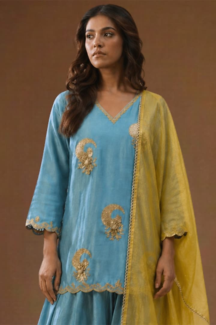 Phirozi Summer Silk Embellished Kurta Set by Arpita Sulakshana at Pernia's Pop Up Shop