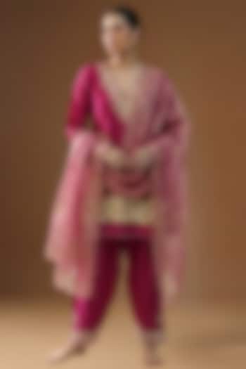 Hot Pink Summer Silk Embellished Straight Kurta Set by Arpita Sulakshana at Pernia's Pop Up Shop