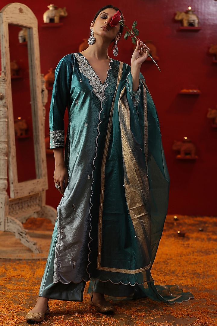 Firozi Ombre Velvet Dori Work Kurta Set by Arpita Sulakshana at Pernia's Pop Up Shop