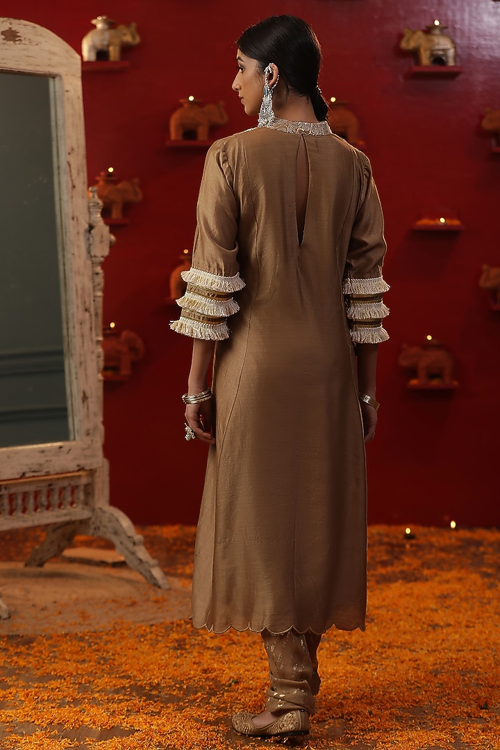 Golden Chanderi Silk Kurta Set by Arpita Sulakshana at Pernia's Pop Up Shop