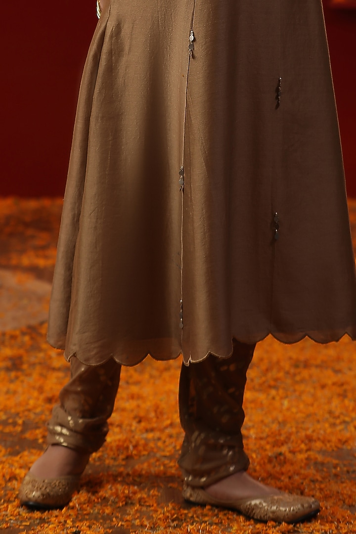 Golden Chanderi Silk Kurta Set by Arpita Sulakshana at Pernia's Pop Up Shop