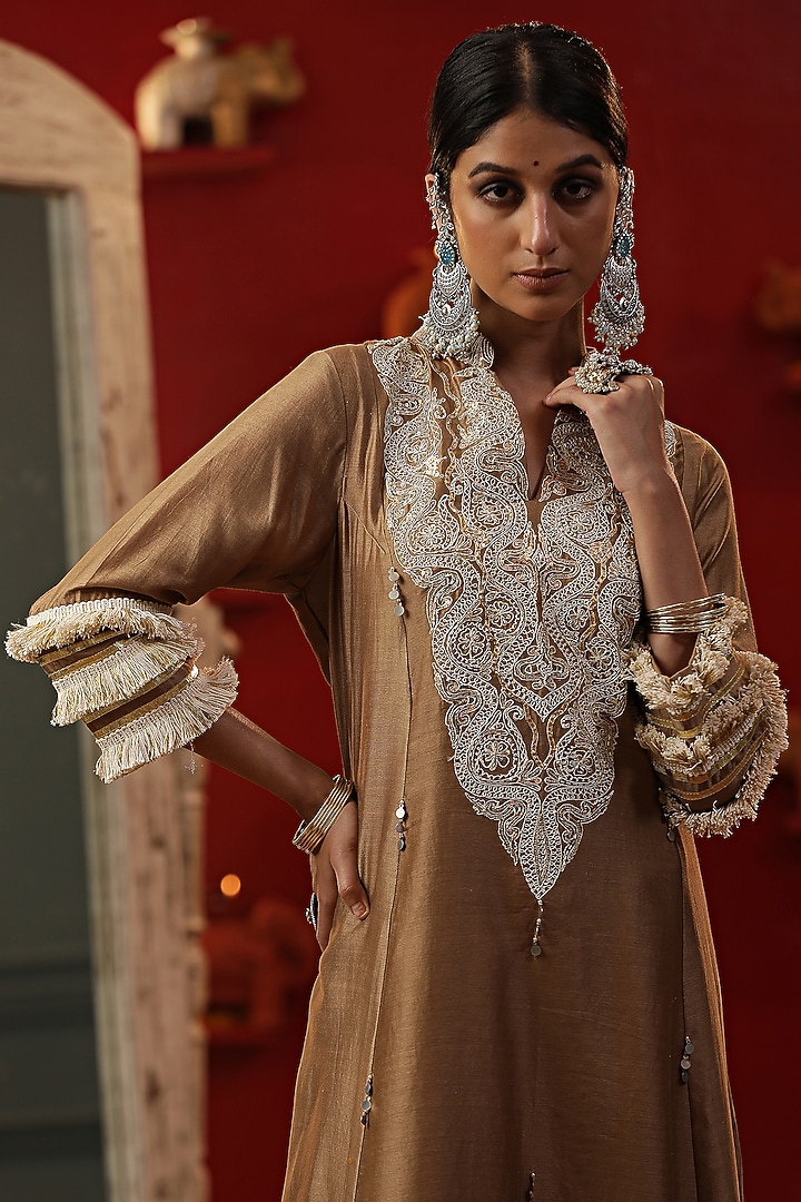 Golden Chanderi Silk Kurta Set by Arpita Sulakshana at Pernia's Pop Up Shop