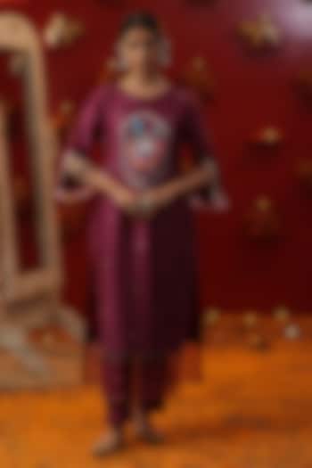 Purple Chanderi Silk Hand Painted Kurta Set by Arpita Sulakshana at Pernia's Pop Up Shop