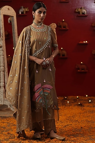 Golden Chanderi Silk Hand Painted Kurta Set by Arpita Sulakshana
