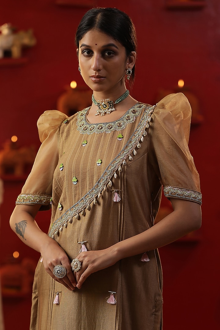 Golden Chanderi Silk Hand Painted Kurta Set by Arpita Sulakshana at Pernia's Pop Up Shop
