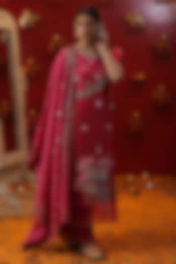 Pink Chanderi Silk Hand Painted Kurta Set by Arpita Sulakshana at Pernia's Pop Up Shop