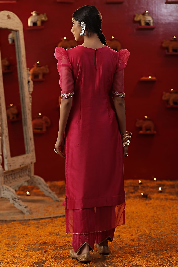 Pink Chanderi Silk Hand Painted Kurta Set by Arpita Sulakshana at Pernia's Pop Up Shop