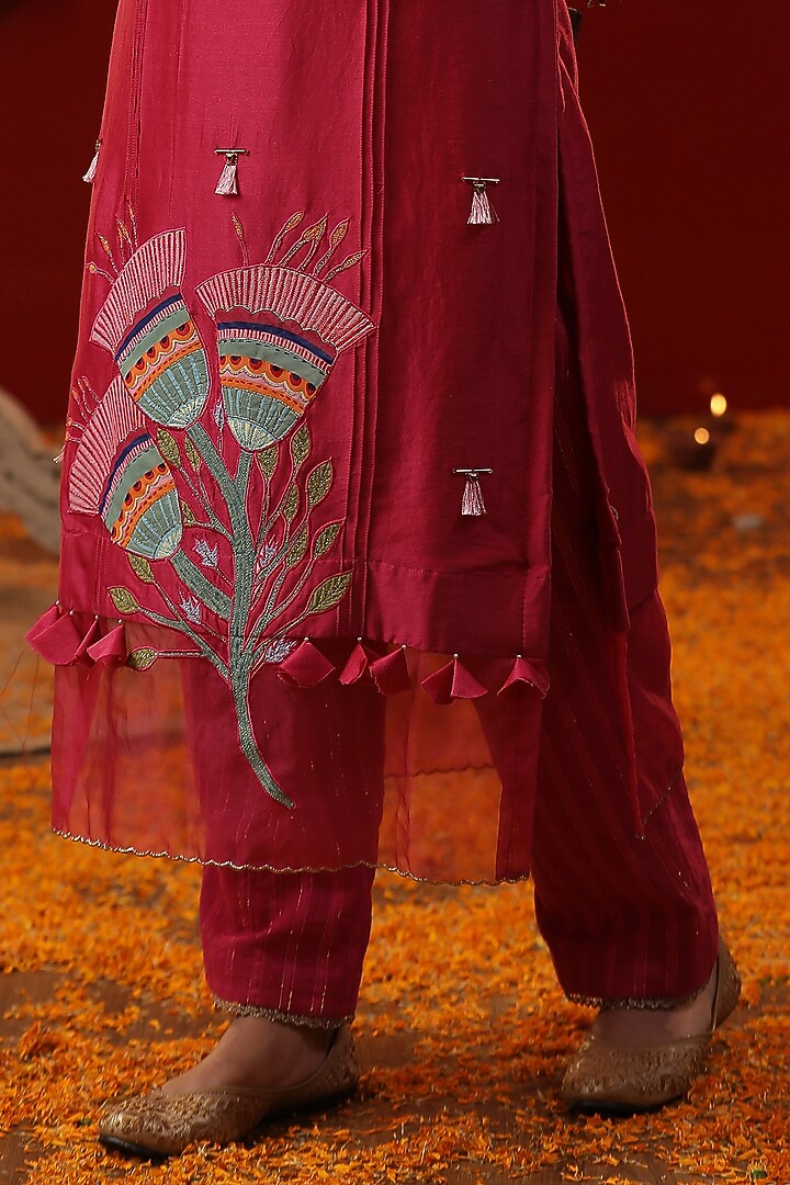 Pink Chanderi Silk Hand Painted Kurta Set by Arpita Sulakshana at Pernia's Pop Up Shop
