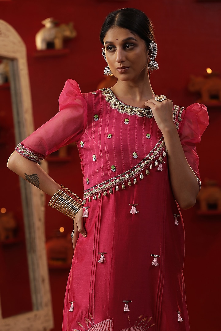Pink Chanderi Silk Hand Painted Kurta Set by Arpita Sulakshana at Pernia's Pop Up Shop