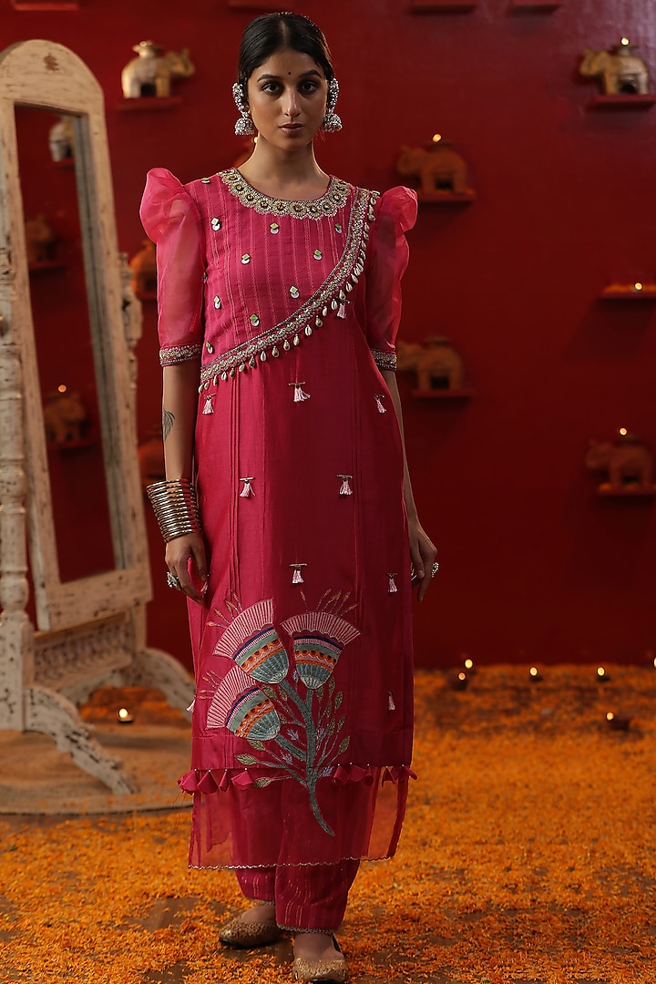Pink Chanderi Silk Hand Painted Kurta Set by Arpita Sulakshana at Pernia's Pop Up Shop
