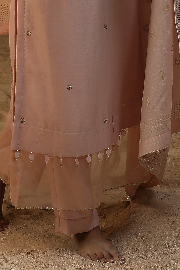 Pink Chanderi Embroidered Kurta Set by Arpita Sulakshana at Pernia's Pop Up Shop