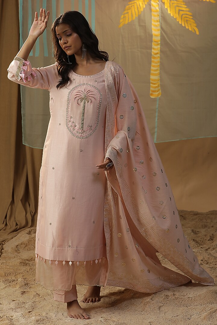 Pink Chanderi Embroidered Kurta Set by Arpita Sulakshana at Pernia's Pop Up Shop