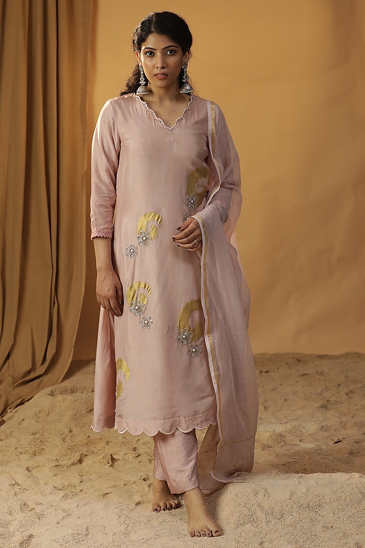 Baby Pink Summer Silk Foil Painted & Cutdana Work Kurta Set by Arpita Sulakshana at Pernia's Pop Up Shop