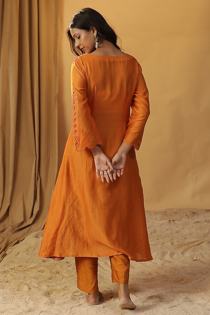 Orange Chanderi Silk Hand Painted Kurta Set by Arpita Sulakshana at Pernia's Pop Up Shop