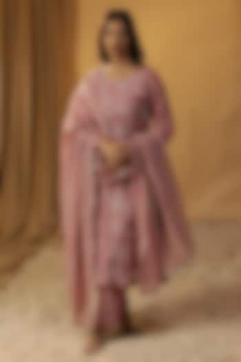 Pyaazi Pink Chanderi Sequins & Resham Work Kurta Set by Arpita Sulakshana