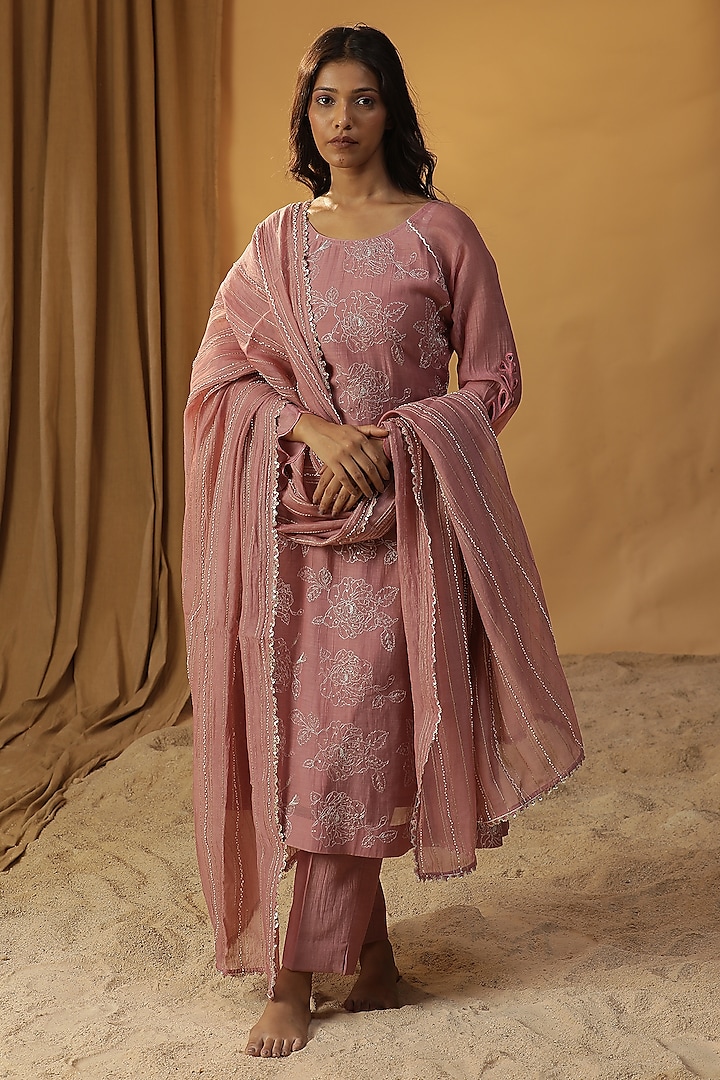 Pyaazi Pink Chanderi Sequins & Resham Work Kurta Set by Arpita Sulakshana