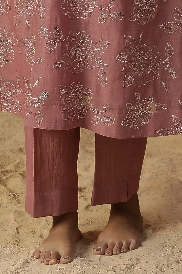 Pyaazi Pink Chanderi Sequins & Resham Work Kurta Set by Arpita Sulakshana at Pernia's Pop Up Shop