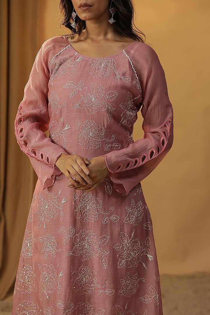 Pyaazi Pink Chanderi Sequins & Resham Work Kurta Set by Arpita Sulakshana at Pernia's Pop Up Shop
