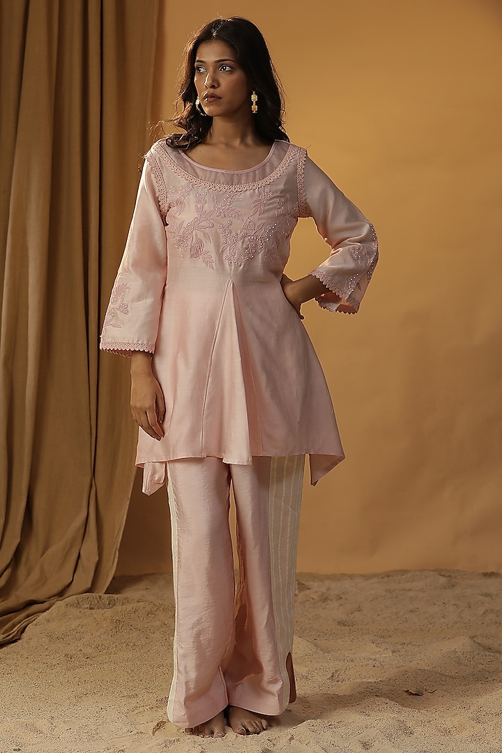 Pastel Pink Chanderi Pearl & Thread Embroidered Co-Ord Set by Arpita Sulakshana at Pernia's Pop Up Shop