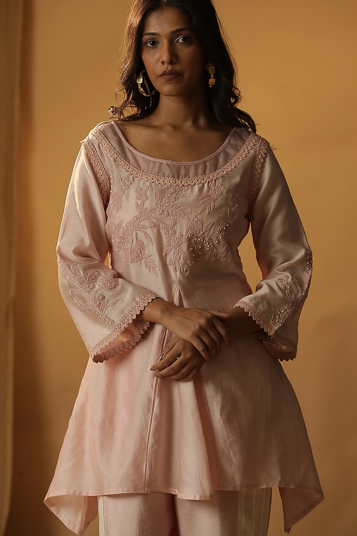 Pastel Pink Chanderi Pearl & Thread Embroidered Co-Ord Set by Arpita Sulakshana at Pernia's Pop Up Shop