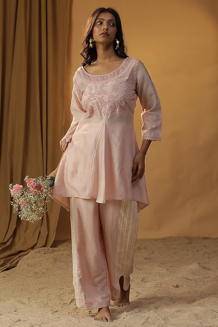 Pastel Pink Chanderi Pearl & Thread Embroidered Co-Ord Set by Arpita Sulakshana at Pernia's Pop Up Shop