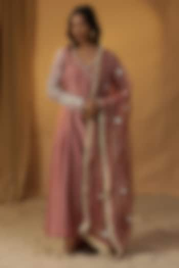 Pyaazi Pink Chanderi Dori Work Angrakha Kurta Set by Arpita Sulakshana at Pernia's Pop Up Shop