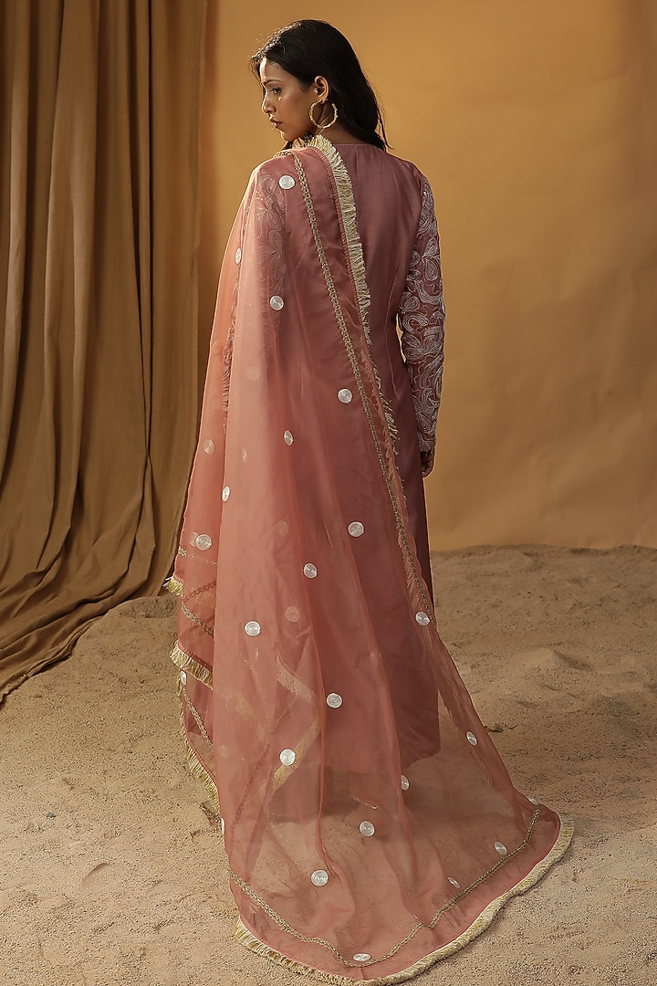Pyaazi Pink Chanderi Dori Work Angrakha Kurta Set by Arpita Sulakshana at Pernia's Pop Up Shop