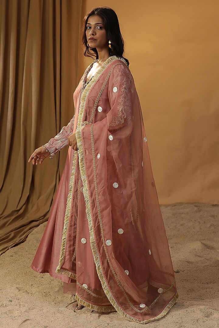Pyaazi Pink Chanderi Dori Work Angrakha Kurta Set by Arpita Sulakshana at Pernia's Pop Up Shop