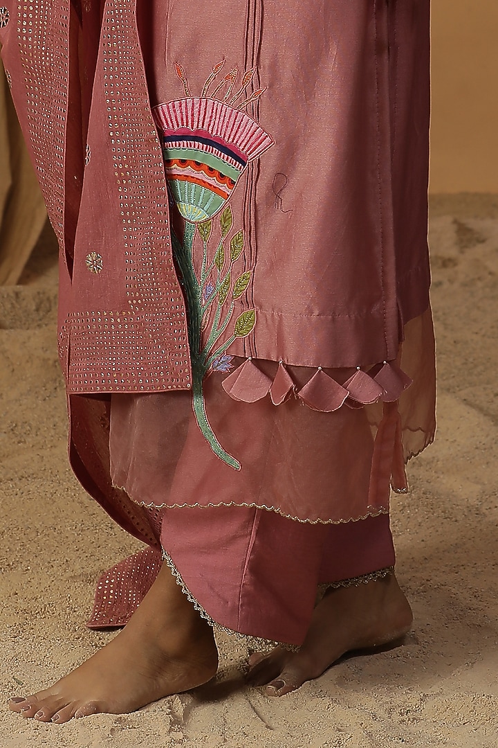 Canyon Rose Chanderi Floral Hand Painted & Hand Embroidered Kurta Set by Arpita Sulakshana at Pernia's Pop Up Shop