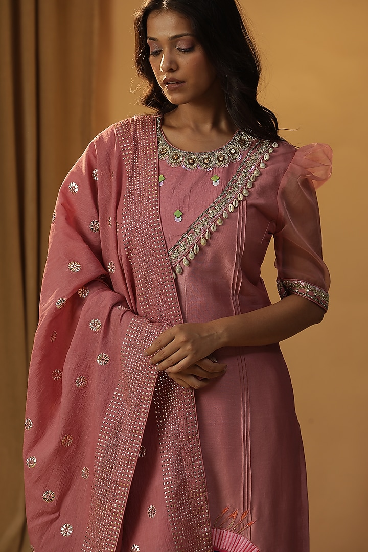 Canyon Rose Chanderi Floral Hand Painted & Hand Embroidered Kurta Set by Arpita Sulakshana at Pernia's Pop Up Shop