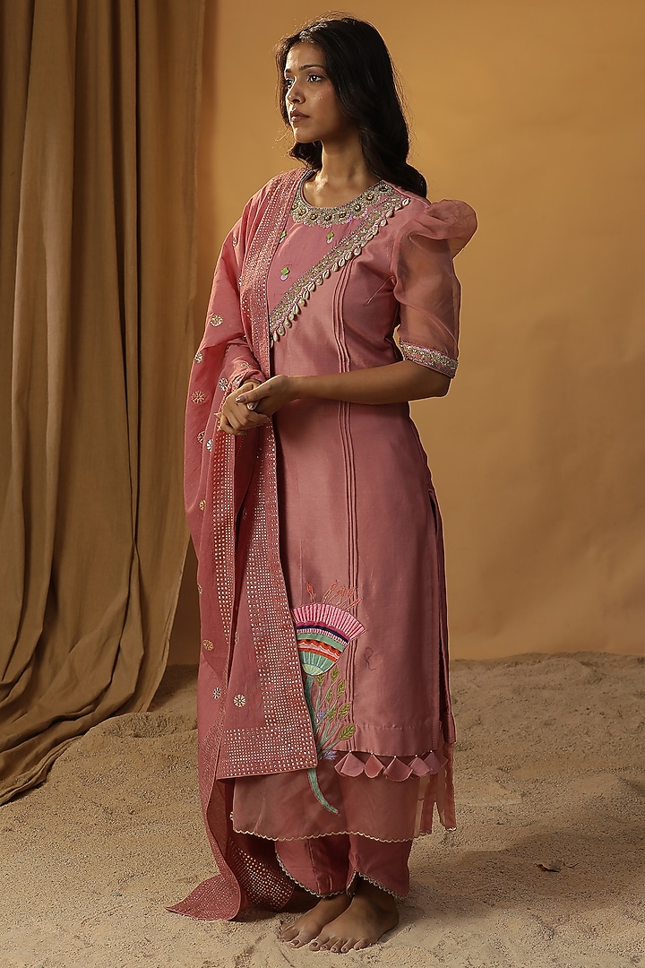 Canyon Rose Chanderi Floral Hand Painted & Hand Embroidered Kurta Set by Arpita Sulakshana at Pernia's Pop Up Shop