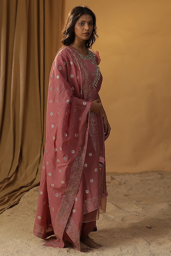 Canyon Rose Chanderi Floral Hand Painted & Hand Embroidered Kurta Set by Arpita Sulakshana at Pernia's Pop Up Shop