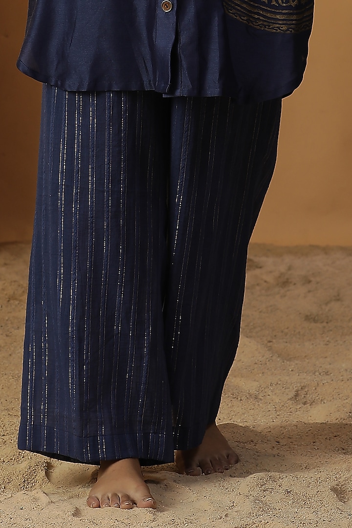 Navy Blue Chanderi Foil Painted Co-Ord Set by Arpita Sulakshana at Pernia's Pop Up Shop