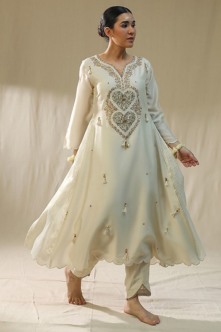 Ivory Chanderi Silk A-Line Kurta Set by Arpita Sulakshana at Pernia's Pop Up Shop